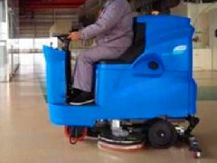 烟台开发区电子厂使用驾驶式洗地机做地面保洁
